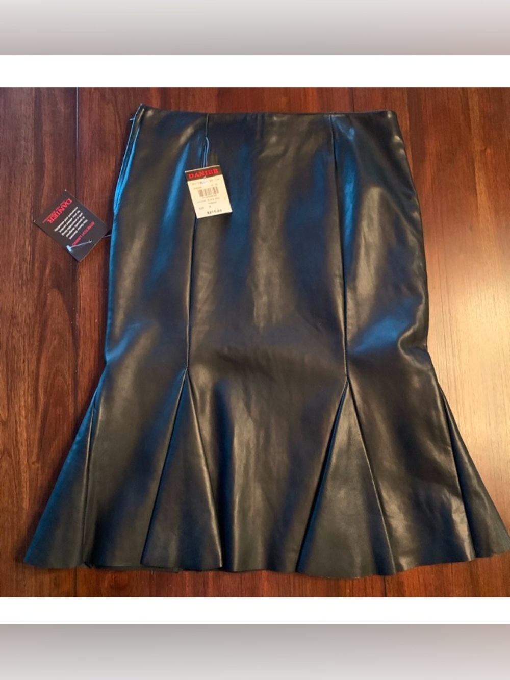 Danier Italian Black Leather A line, Flared Timeless Pencil Skirt size 6 NWT
